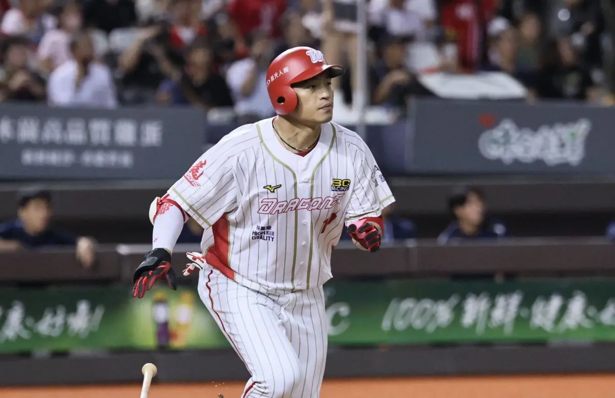 ▲味全龍朱育賢坦言有注意到完全打擊「聽牌」，不過他笑說，要跑出三壘安打不太可能。（圖／味全龍提供）