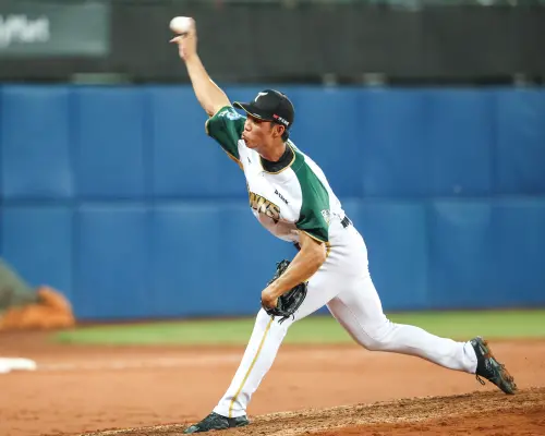 ▲台鋼雄鷹守護神林詩翔熱投「40球」驚險守成，助隊以4：3險勝富邦悍將。（圖／台鋼雄鷹提供）