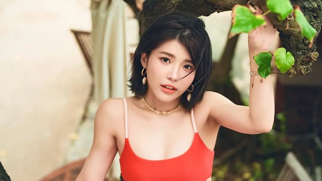 ▲台灣啦啦隊人氣女神壯壯在韓國應援滿1年，人氣大漲獲封「蜜桃女神」，也接獲多支球隊「不限機票、包住宿」挖角邀約，她坦言赴韓初期掙扎，如今仍審慎評估未來動向。（圖／翻攝自壯壯IG）