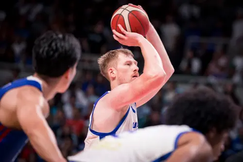 ▲高柏鎧（Brandon Gilbeck）與陳盈駿連線，讓菲律賓疲於奔命。高柏鎧4投全中拿下16分9籃板，陳盈駿則轟下34分，三分球8投6中，真實命中率高達81.1%，兩人合計取得19次罰球機會，幾乎無解。（圖／取自FIBA官網）