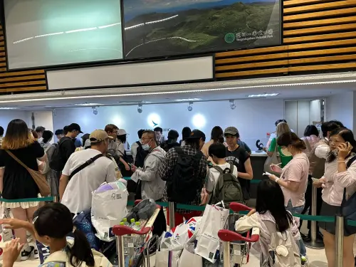 ▲國泰航空從日本關西機場飛往台北的班機，竟整班行李全滯留在日本，旅客抵台後相當焦急。（圖／翻攝自爆料公社公開版）