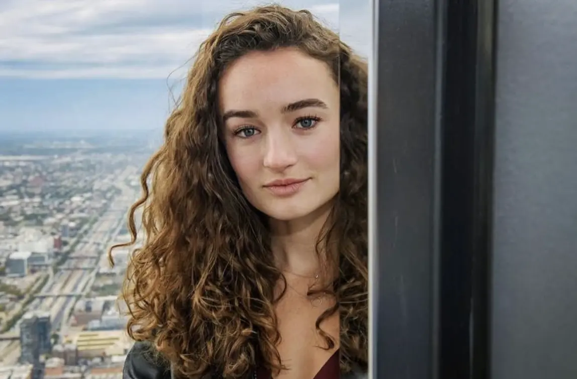 ▲33歲美國女星凱莉梅克病逝，她罹患中樞神經系統膠質瘤，家人已宣布她的死訊，她生前曾在《陰屍路》等劇集中演出，並曾獲紐約大學提斯藝術學院頒發的演技獎。（圖／摘自@itskelleymack）