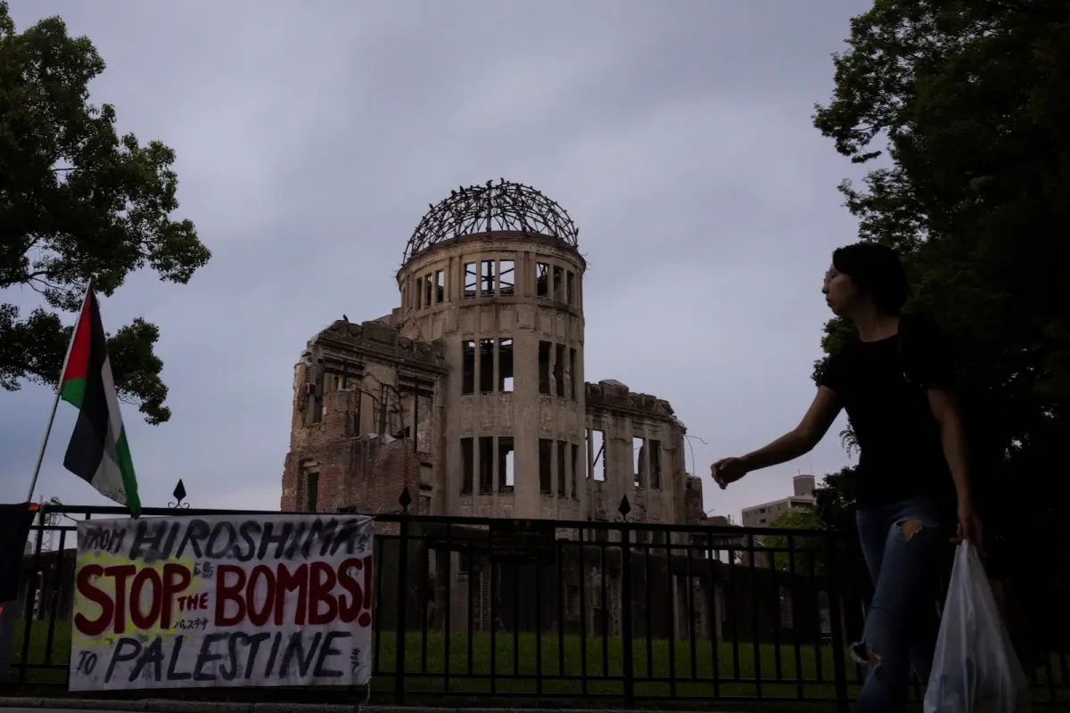 ▲1945年8月6日，美國在日本廣島市投下原子彈「小男孩」，造成約14萬人喪生。而今天是「原爆日」80週年紀念日。圖為廣島和平紀念資料館。（圖／美聯社／達志影像）