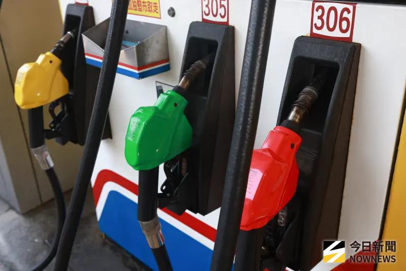 ▲台灣中油提醒，汽機車「黃金加油時間」絕對不是油箱見底，而是油錶剩4分之1時就該加油，否則油箱易生鏽、油泵失效，到時候反而要花更多錢維修。（圖／記者葉政勳攝）