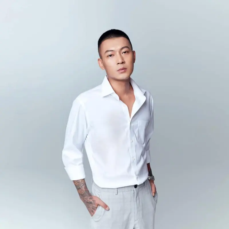 ▲百萬網紅「鳳梨」爆紅後爭議不斷。（圖／鳳梨 吳泓逸臉書）