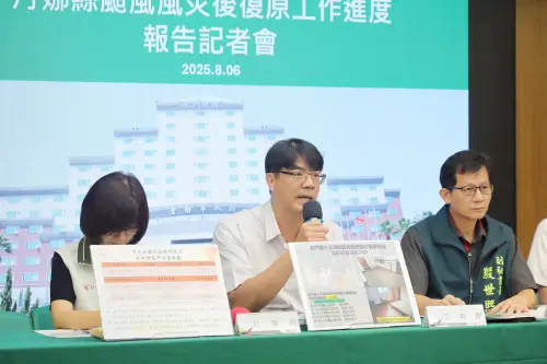 ▲工務局說明房屋修繕拆除的工班媒合與政府補助,以及安置方案。(圖/南市府提供) ▲工務局說明房屋修繕拆除的工班媒合與政府補助,以及安置方案。(圖/南市府提供)