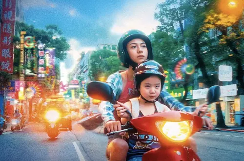 ▲《左撇子女孩》入選今年坎城影展後，又被多倫多影展相中，該片在台灣拍攝，真實呈現台灣的面貌。（圖／光年映畫提供）