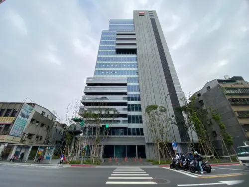 找到風水寶地？這些企業買一戶不夠　今年大手筆「加購」同棟商辦
