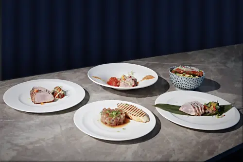 ▲台中港酒店「樂滿地自助晚餐」 推鮪魚美食，並將於8月9日推出鮪魚解體LIVE秀。（圖／台中港酒店提供）