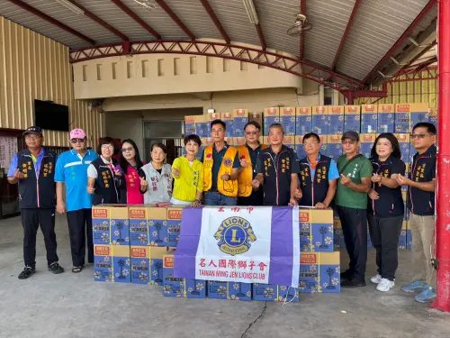 ▲天氣放晴 愛心持續不斷 陳亭妃、蔡秋蘭攜手獅子會捐贈電風扇暖災民心（圖／陳亭妃提供）