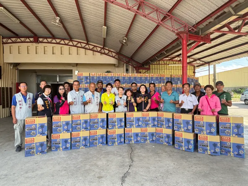 ▲天氣放晴 愛心持續不斷 陳亭妃、蔡秋蘭攜手獅子會捐贈電風扇暖災民心（圖／陳亭妃提供）