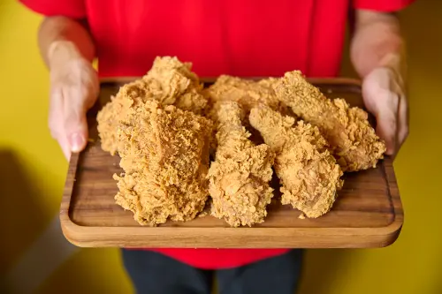 ▲三商炸雞父親節優惠！炸雞「買3送3、買6送6」，雞塊「買一送一」吃起來。（圖／三商炸雞提供）