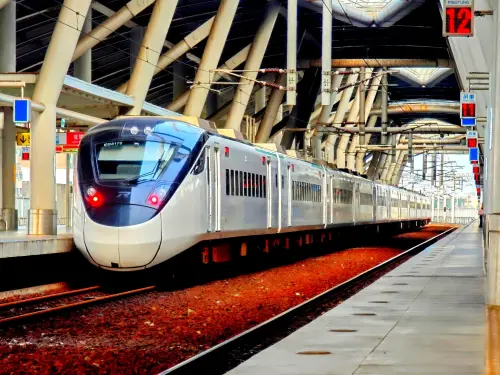 樺加沙颱風來勢洶洶　台鐵午後南迴線停駛
