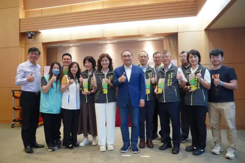 ▲三峽區公所農情調查團隊與市府合影，憑藉數位圖資與精準勘查機制，展現優異調查成果。