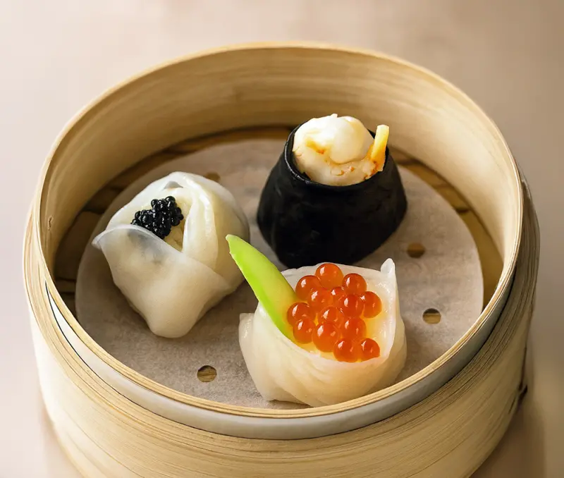 ▲港點界公認的大師級人物陳崑裕主廚，首度到台南遠東飯店客座，推出「星級粵點・八味匠心」，8道外型漂亮的美味港點，單點148元起。（圖／台南遠東提供）