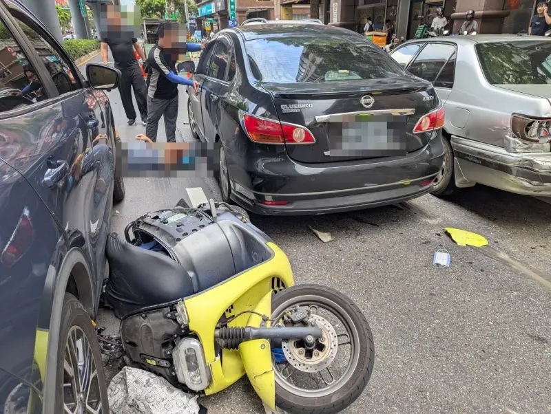 ▲北市「無照男」開車上路闖禍，失控撞6車、2人受傷。（圖／警方提供）