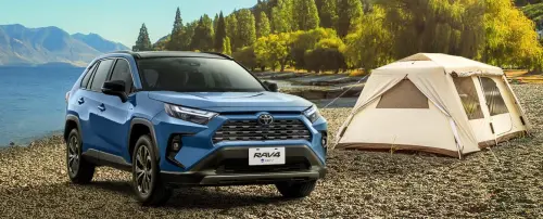 ▲Toyota純電bZ4X車款（上圖）售價136萬，同級距燃油車RAV4 HYBRID（下圖）最低門檻則是124萬元，兩者扣掉4年省下的近9萬元稅金，售價相差不大。（圖／Toyota官網）