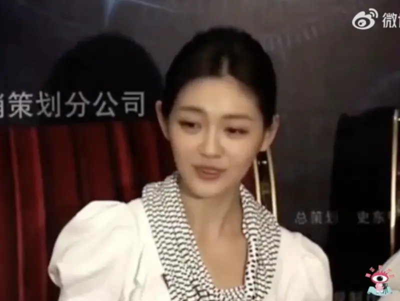 ▲大S（徐熙媛，如圖）病逝一週年，但對好友的影響依舊深遠，范曉萱被發現和大S神韻越來越像、吳佩慈依舊天天傳訊給她，就連蔡康永也走不出傷痛。（圖／翻攝自新浪娛樂 微博）