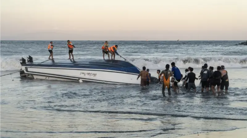 ▲峇里島快艇翻覆釀兩名中國人死亡，以及一名印尼人失蹤。（圖／翻攝自X）