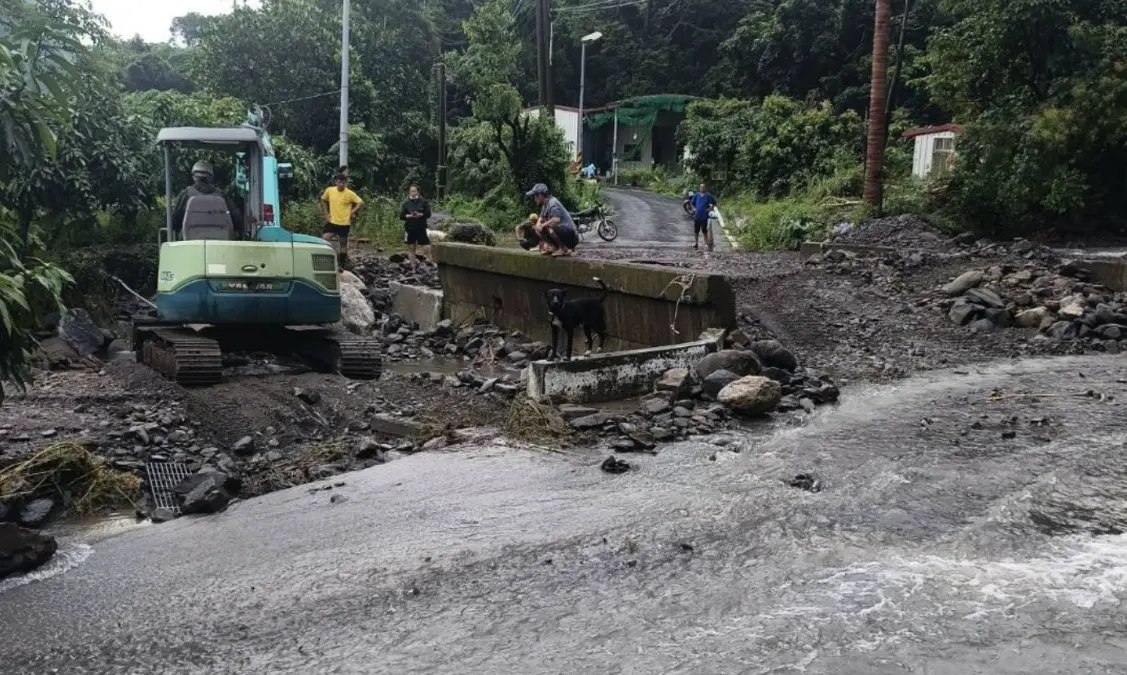 ▲高雄市桃源區的道路都還在進行搶修中。（圖／桃源區公所臉書）