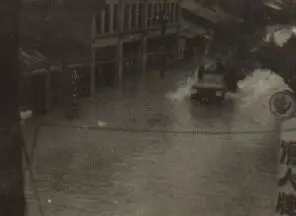 ▲「八七水災」讓多地淹水，造成667人死亡、408人失蹤、27466間房屋全倒。（圖／翻攝國家文化記憶庫）