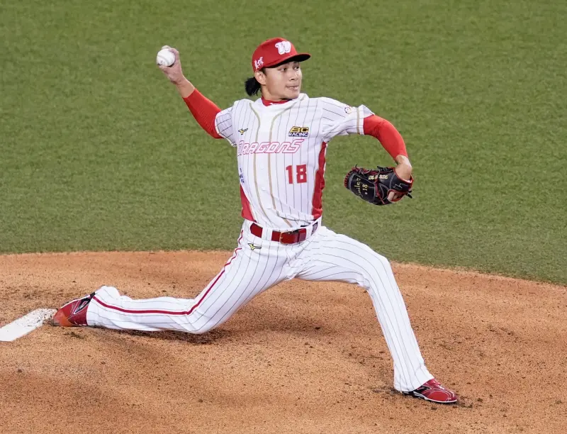 ▲味全龍王牌徐若熙本戰6局無自責分，在打線適時幫助下，終場4：1勝出，徐若熙拿下本季第4勝。本季他在大巨蛋累積40.2局僅有1分自責分，堪稱大巨蛋之王。（圖／味全龍提供）