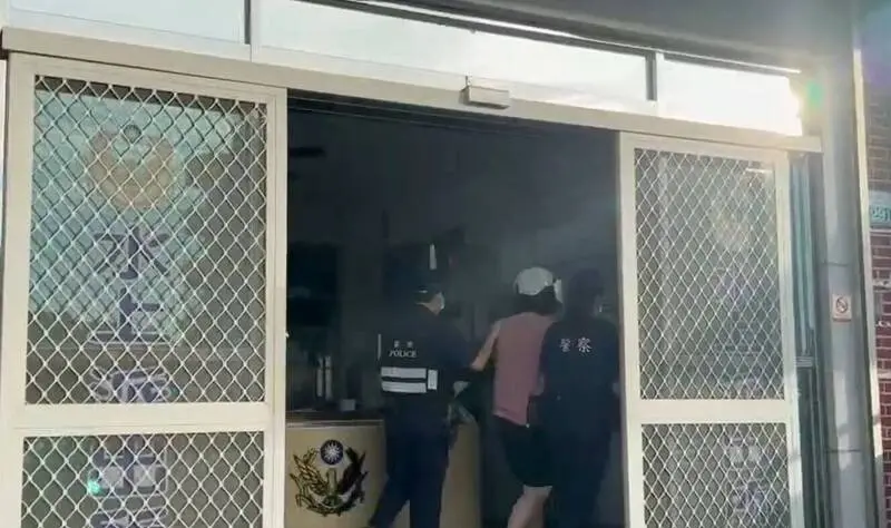 ▲ 嘉義縣一對從事外送工作的夫妻，6日疑因口角爆發衝突，30歲黃姓婦人持刀刺死丈夫。（圖／翻攝畫面）