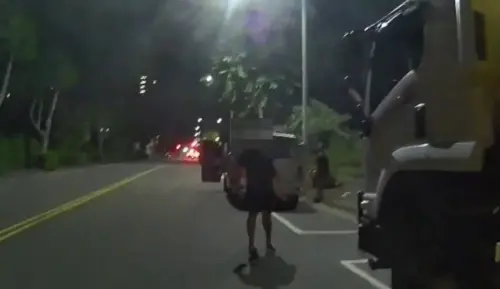 87大禮包!台中3男半夜放煙火慶生擾人清夢 最高可罰16萬 ▲男子放完煙火正要離開,對警表示剛剛「只是在慶生」。(圖/台中警方提供,2025.08.07)