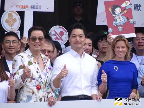 綠營歧視女性？王義川諷盧秀燕用2400元粉底液　蔣萬安不忍反擊了
