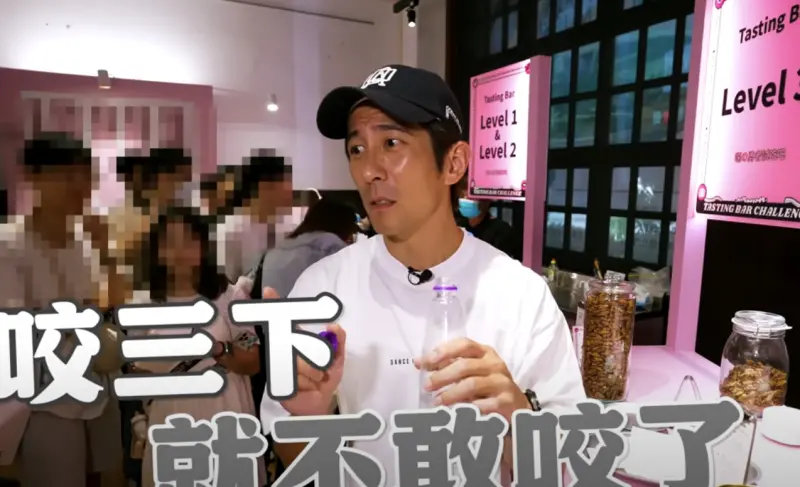 ▲修杰楷挑戰世界最臭鯡魚罐頭罐頭，咬3口就說不出話。（圖／翻攝自YouTube 修TIME）