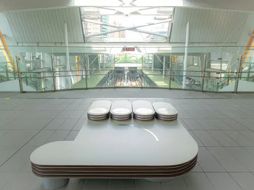 等車也能賞藝術　中捷7種手勢裝置陪放鬆雙享受
