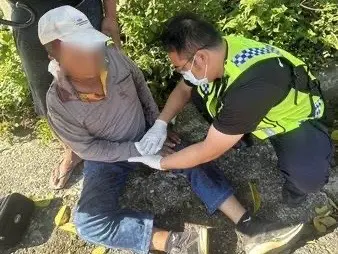 屏東猴突竄出！阿伯「犁田」倒地 頭破血流送醫