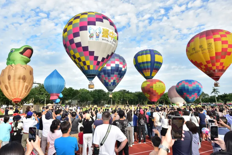 ▲2025台中石岡熱氣球嘉年華確定將於8月29日至31日在「土牛運動公園」登場，活動規劃6場熱氣球繫留升空體驗，還有音樂晚會、8分鐘煙火秀及光雕閉幕噴火秀等活動。（圖／台中市政府提供）