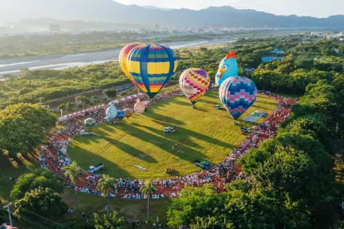 ▲台中石岡熱氣球嘉年華每年吸引近20萬人造訪，今年將邀請到來自日本愛媛縣的「蜜柑狗狗」造型熱氣球。（圖／台中市政府提供）