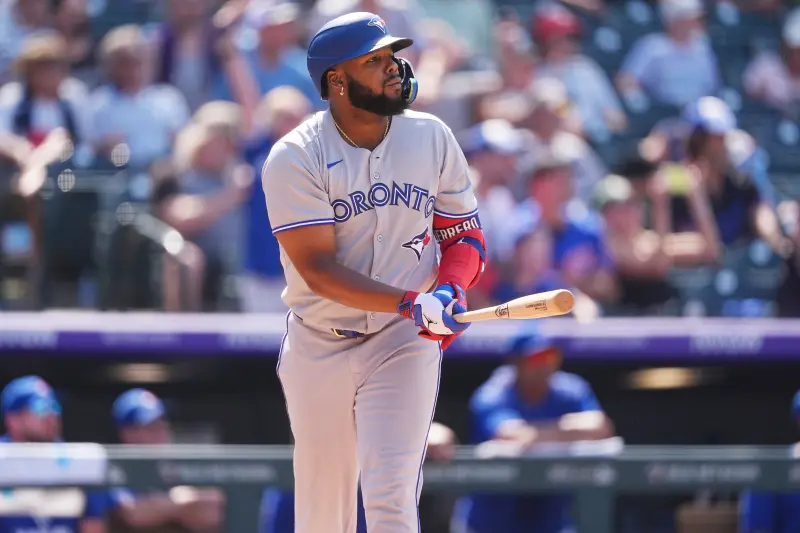 ▲多倫多藍鳥今（7）日與科羅拉多洛磯進行3連戰的最後一場比賽，本場藍鳥打線持續爆發依序3、5、6、8、9局都打下分數，全隊狂掃24支安打，配合投手群強力封鎖，以20：1大勝洛磯，完成系列賽橫掃，同時藍鳥打線3場面對洛磯海灌45分狂敲63支安打也創下1大聯盟紀錄。（圖／美聯社／達志影像）