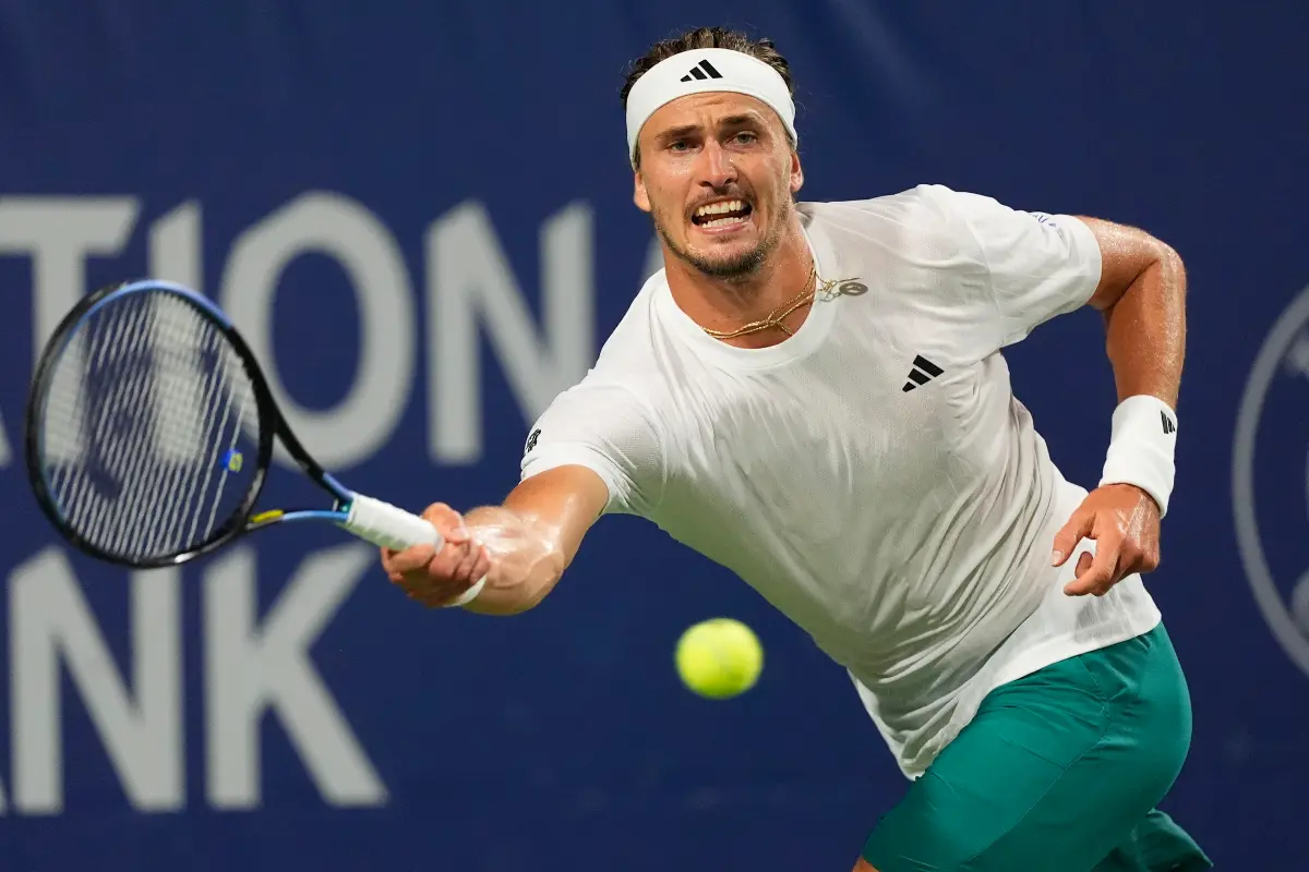 ▲多倫多大師賽四強，頭號種子茲維列夫因關鍵失誤錯失賽末點，遭哈查諾夫搶七逆轉，無緣爭冠。（圖／路透／達志影像）