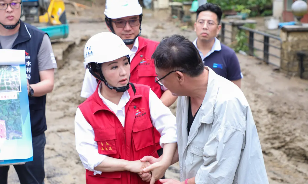 ▲台中市長盧秀燕被王義川批評勘災沒濕還能全妝上陣。（圖／台中市政府提供）