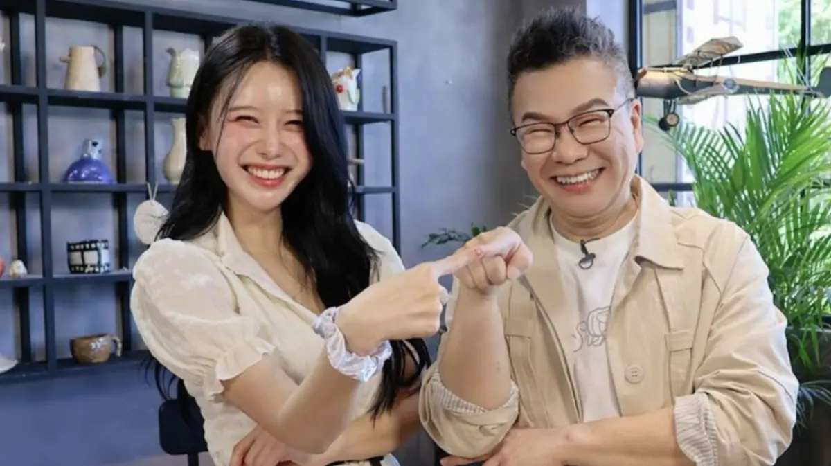 ▲57歲藝人沈玉琳（右）罹患血癌，今（7）日中午從三軍總醫院轉至台大醫院，而在節目《女孩好野2》中備受其照顧的李雅英心碎發聲，張立東及風田同樣不捨，紛紛喊話打氣：「等你回來！」（圖／翻攝自李雅英IG）