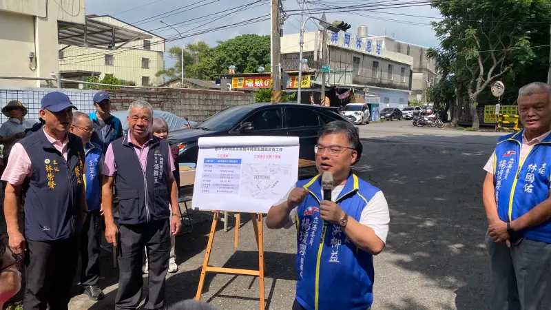 ▲神林路、神岡東街鋪新路，立委楊瓊瓔與市議員羅永珍舉辦道路改善工程說明會(圖／楊瓊瓔提供2025.8.7)