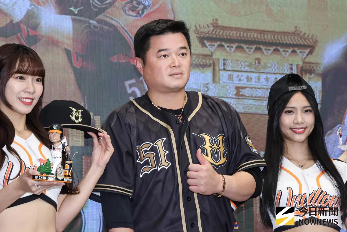 ▲統一獅今日替老將胡金龍舉辦引退記者會，胡金龍表示，22年職棒生涯，最難忘的還是在大聯盟代打敲出全壘打。（圖／記者朱永強攝,2025.8.7）