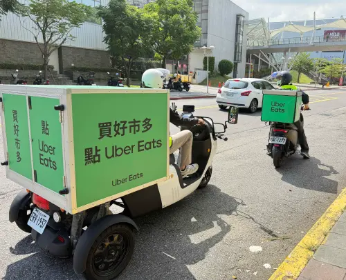 ▲Uber Eats 提到，因外送法將在7月上路，成本結構帶來重大影響，因此提早向商家預告，7月21日起服務費漲2.5~3個百分點。（圖／記者周淑萍攝）