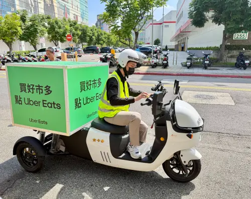 ▲Uber Eats 好市多外送價格不便宜，每樣商品都會貴6％，且還要另外支付每項約20元的服務費。（圖／記者周淑萍攝）