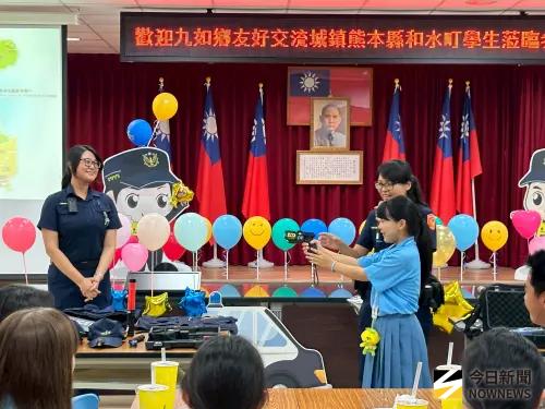 ▲參訪團走訪派出所與偵查隊，介紹警察組織架構及日常勤務內容。（圖／記者莊全成攝，2025.08.07）