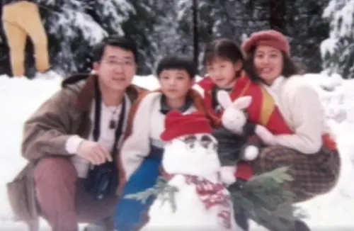 ▲林逸欣公開從小到大的成長影片。（圖／翻攝自林逸欣FB）