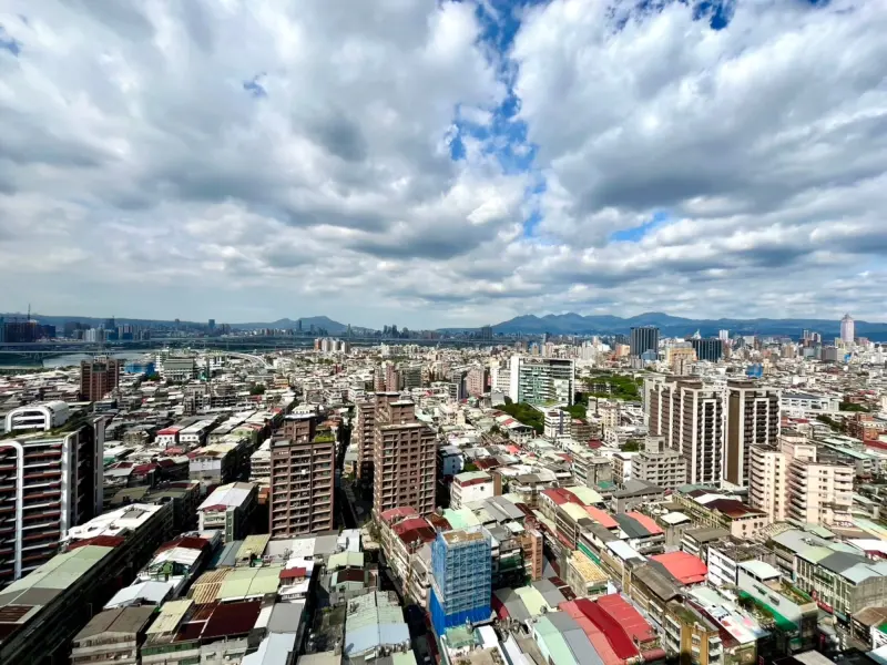 ▲六都地政局公布今年10月的買賣移轉棟數，六都總計月增5.7％、年減13.5%。（圖／信義房屋提供）