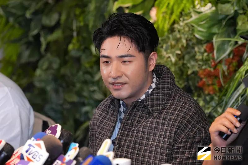 ▲藝人吳宗憲的27歲兒子鹿希派（如圖）穩交女友盧鼎惠2年，日前被爆未婚懷孕，而今（7）日父子倆露面受訪，紛紛駁斥此事，吳宗憲也強調要做好保護措施，就算有了「爸爸養也OK啦！」 （圖／記者嚴俊強攝影）