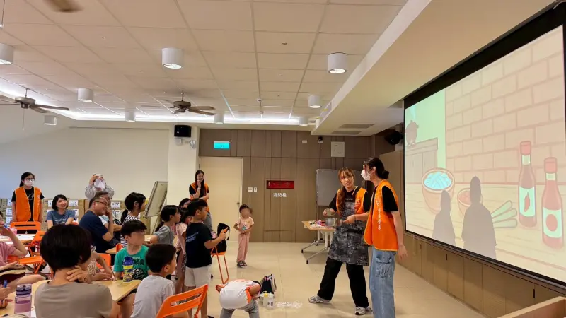 ▲面帕粄故事劇場演出，分享健康飲食樂趣與教育。（圖／義守大學提供）