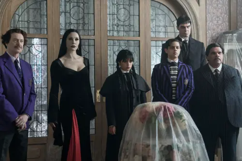 ▲阿達一族在《星期三》第2季中有更多曲折的遭遇，演員又有精彩表演。（圖／Netflix提供）