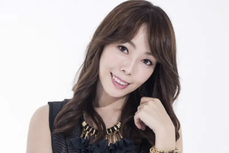 ▲韓國女團As One成員李珉（如圖）日前在家中身亡，享年47歲。她的老公身為遺體的第一個目擊者，今（7）日也沉痛發聲，表示會好好的送走她。（圖／Brand New Music官網）