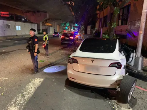 ▲高雄特斯拉違規行駛釀6傷。（圖／警方提供）